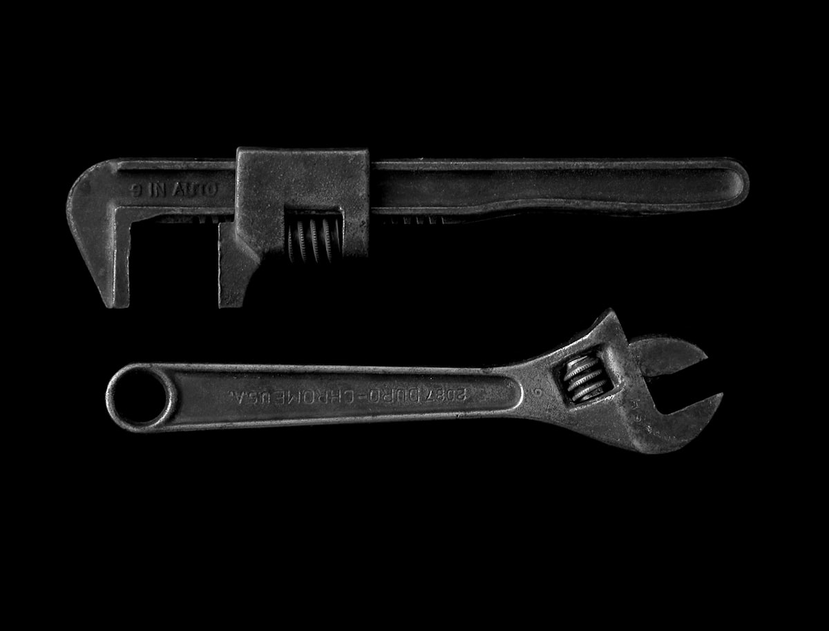 Outils de plombier utilisés pour un dépannage de chauffe-eau à Toulouse